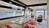 Motor Yacht Stinray M -  Dining Area